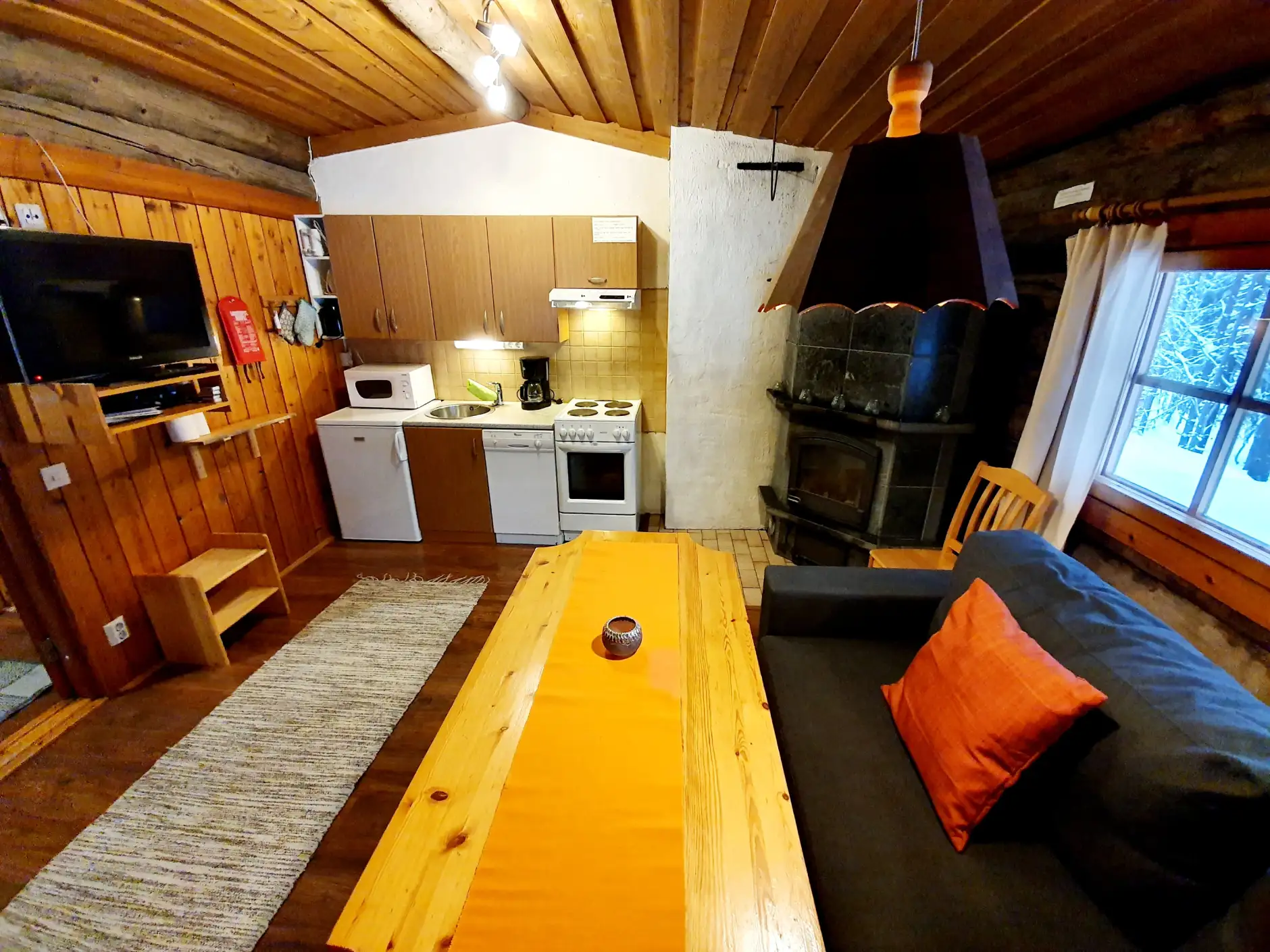 Kelorinne 22 olohuone ja keittio