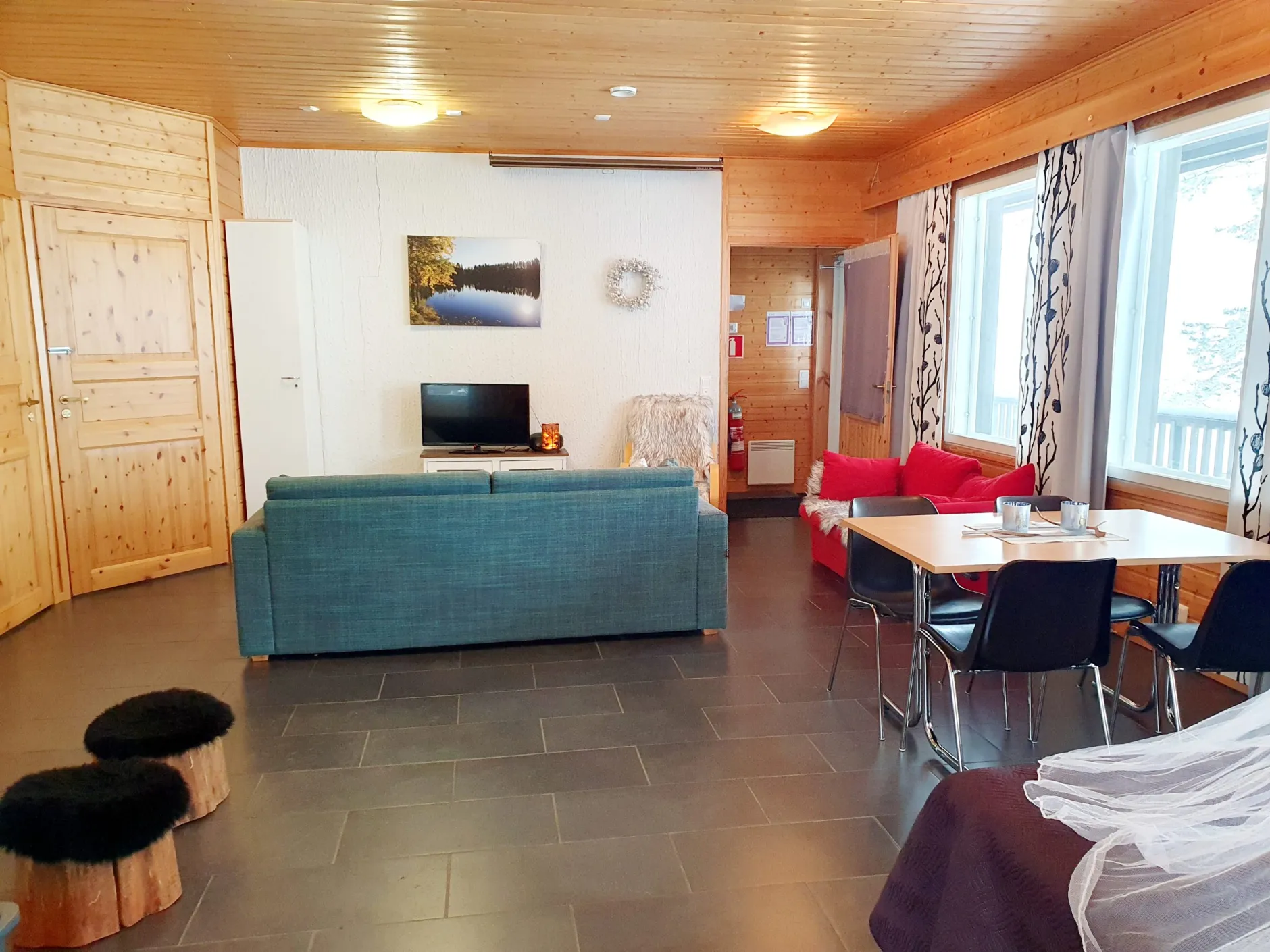 Villa Kovalampi olohuone